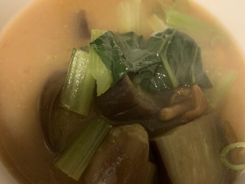 小松菜とナスのなめこ味噌汁